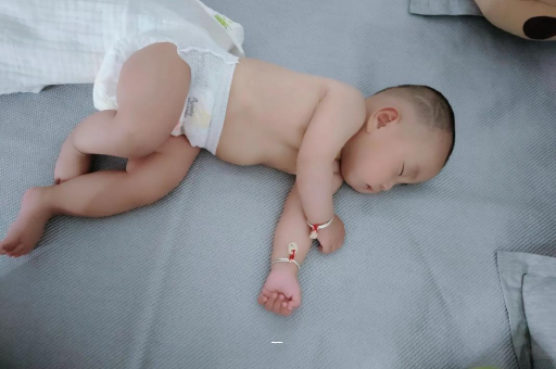 庆阳宝宝先长上牙还是下牙